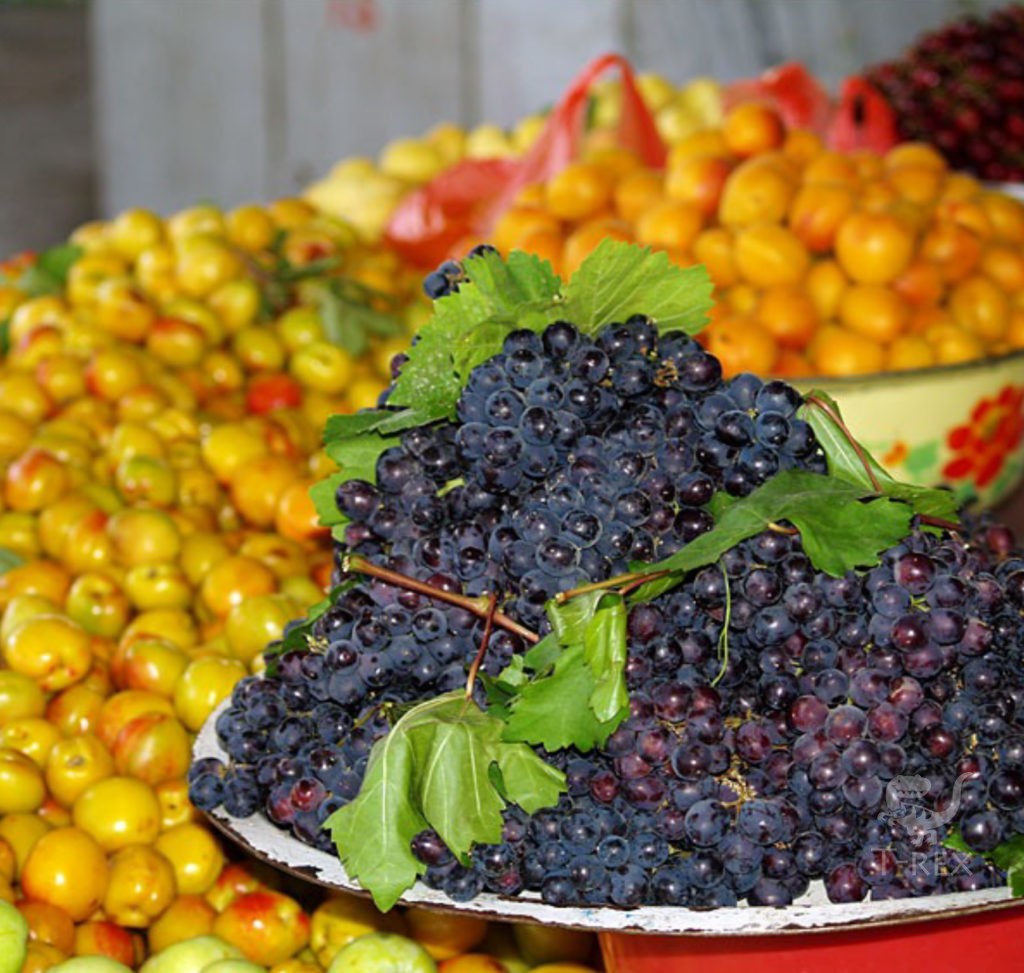 Какие фрукты в узбекистане. Сиабский базар в Самарканде. Самарканд мевалари. Узбекистан мевалари. СИАБ базар в Самарканде.